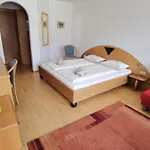Отель Landhaus Целль-ам-Зе