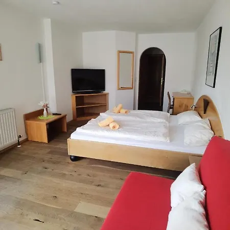 Zell Am 3* 젤암제